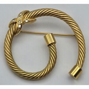 Vintage Gold Tone Twisted Rope Wreath Brooch Knot Rhinestone Circle Pin Design
